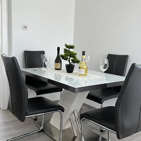 Gemuetliches Haus Mit Privatgarten In *